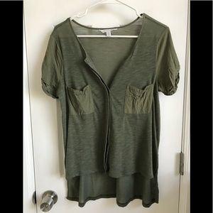 American Eagle Olive short sleeve shirt - size medium